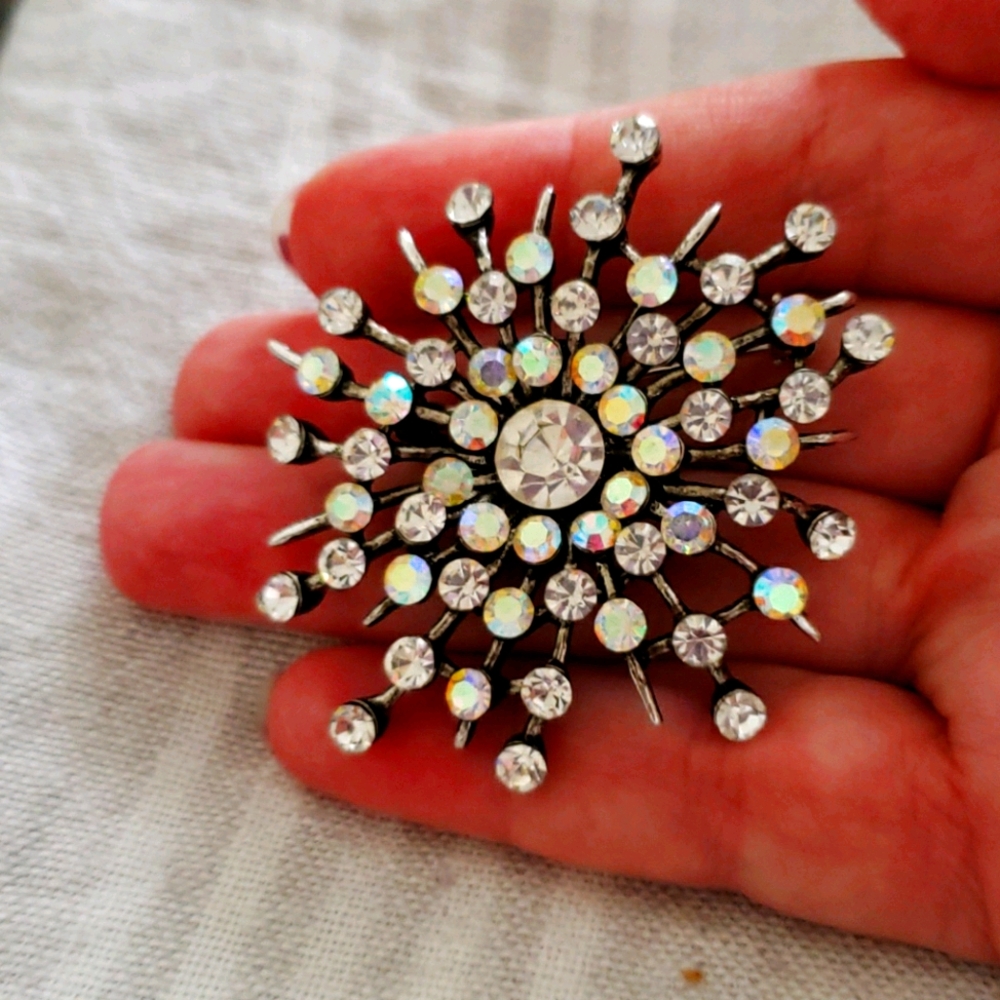 Crystal Brooch - Picture 3 of 3